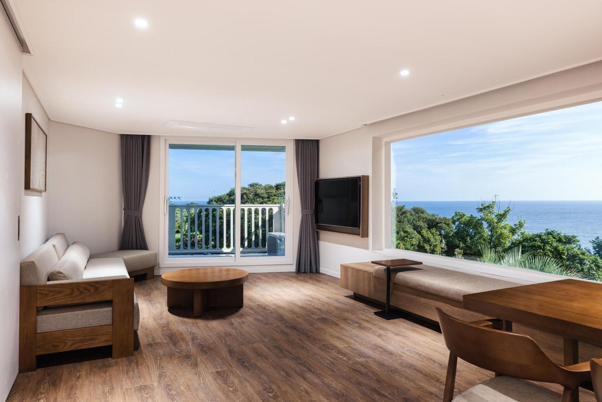 Resort Kensington Jeju Jungmun